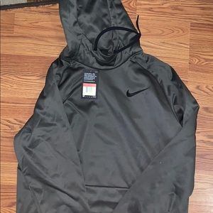 Nike therma hoodie
